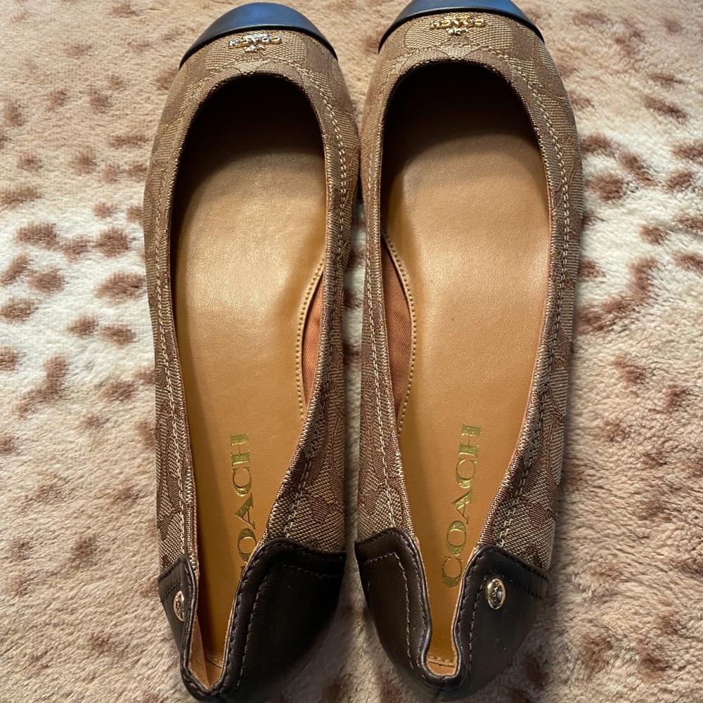Coach Chelsea signature print cap toe flats NWOB size 8.5